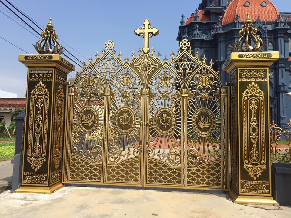 Khám Phá Thế Giới Cổng Nhôm Đúc Hiện Đại: Chìa Khóa Cho Một Ngôi Nhà Sang Trọng, Bền Bỉ và An Toàn