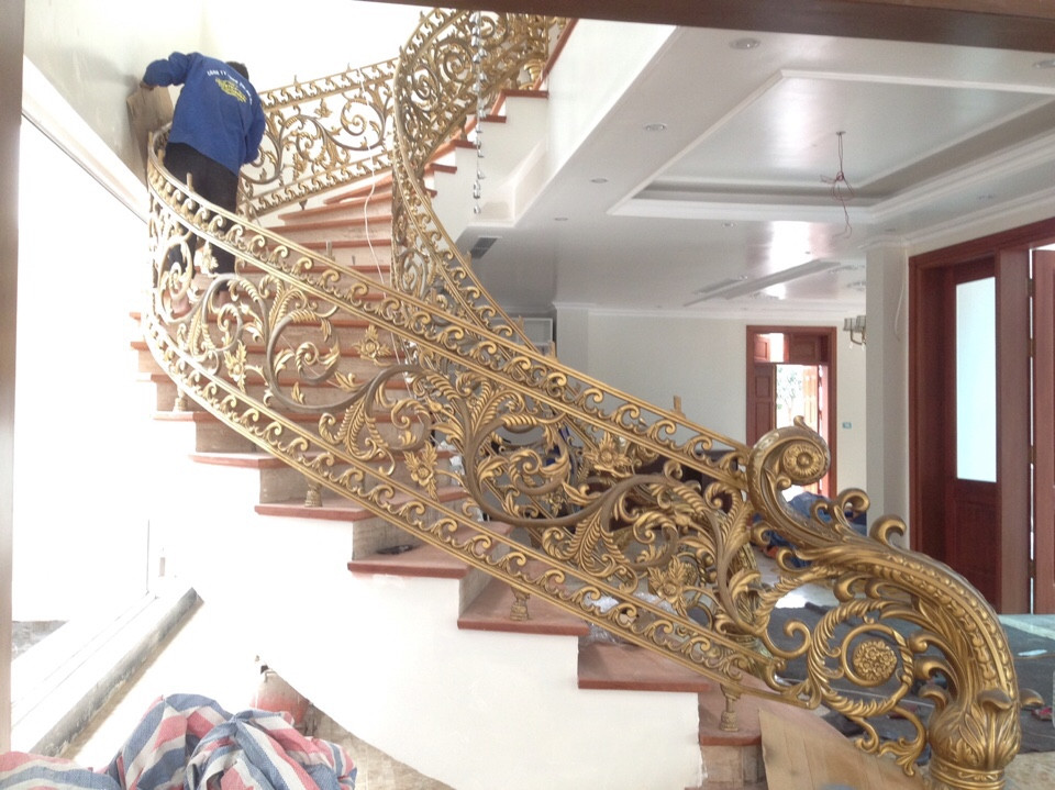Thiết kế và lắp đặt cầu thang nhôm đúc chuyên nghiệp nâng tầm vẻ đẹp biệt thự
